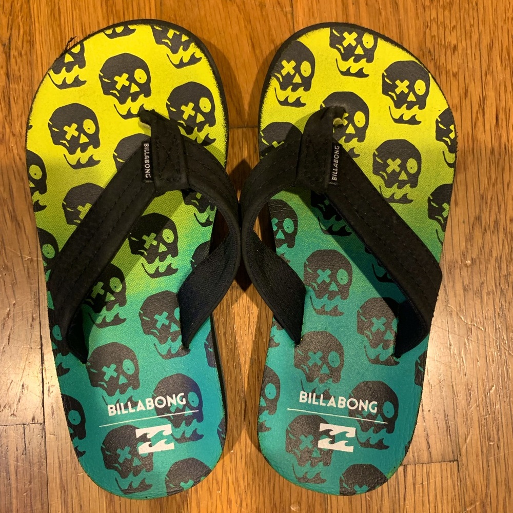 Boys Billabong flip flops size 12